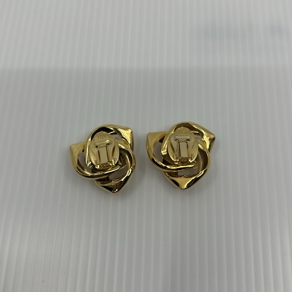 Vintage Givenchy twist goldtone clip earrings - Picture 7 of 12